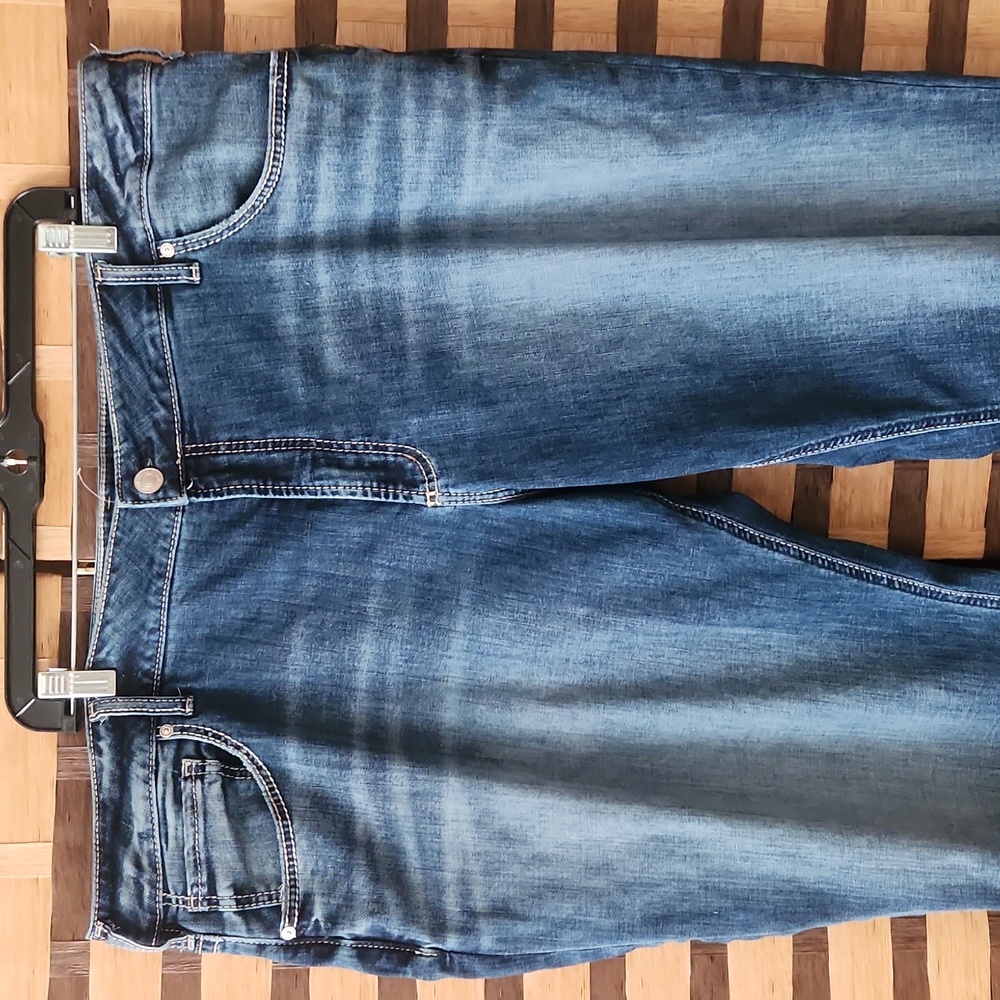 Silver Jeans - Picture 3 of 6